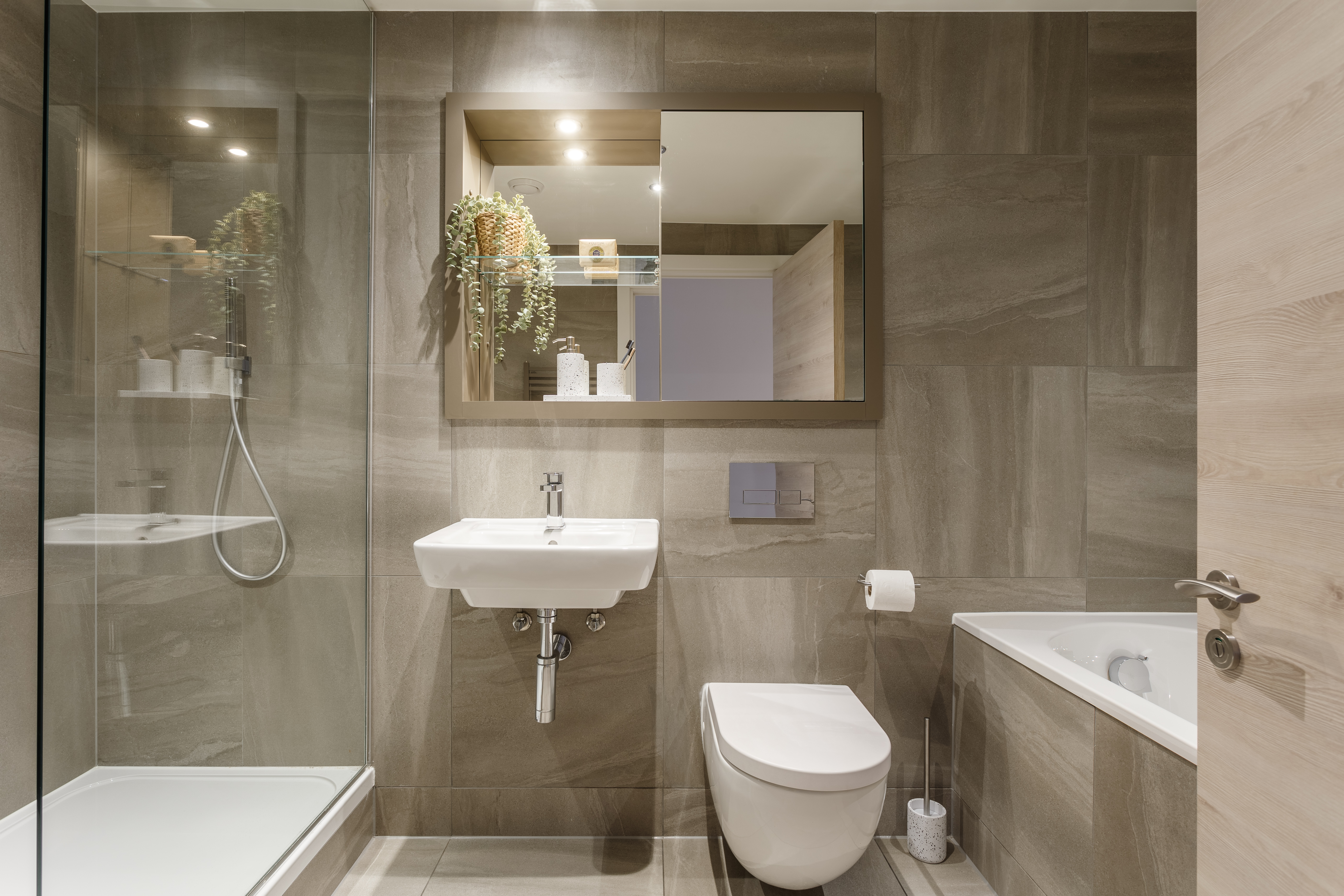 Spacious U shaped kitchen and dining table